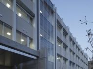 02_校舎棟外観夕景_203_MG_9301