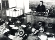 38　昭和3年　階段教室での授業風景