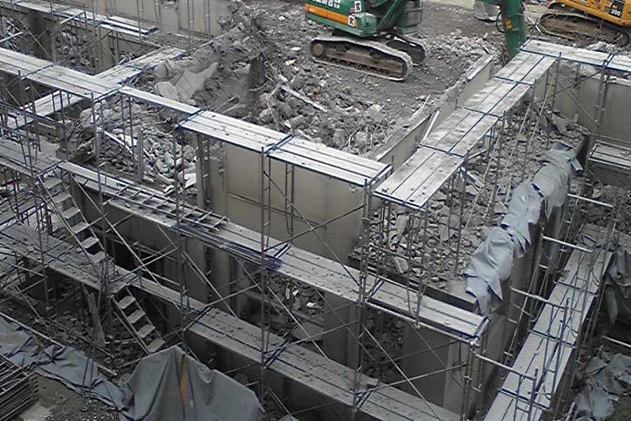 校舎の解体と新築